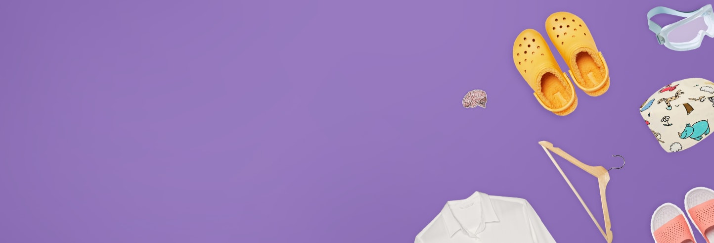 Одежда и акссесуары на фиолетовом фоне