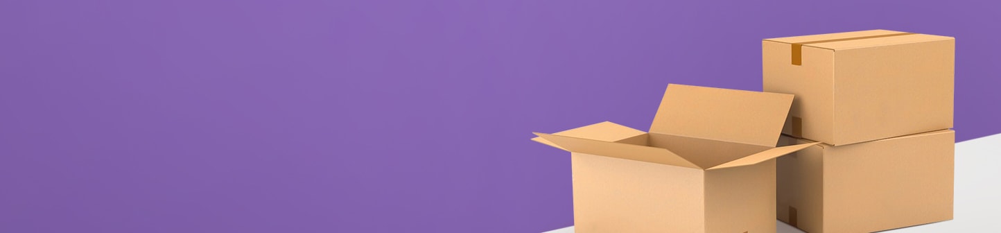 Одежда и акссесуары на фиолетовом фоне