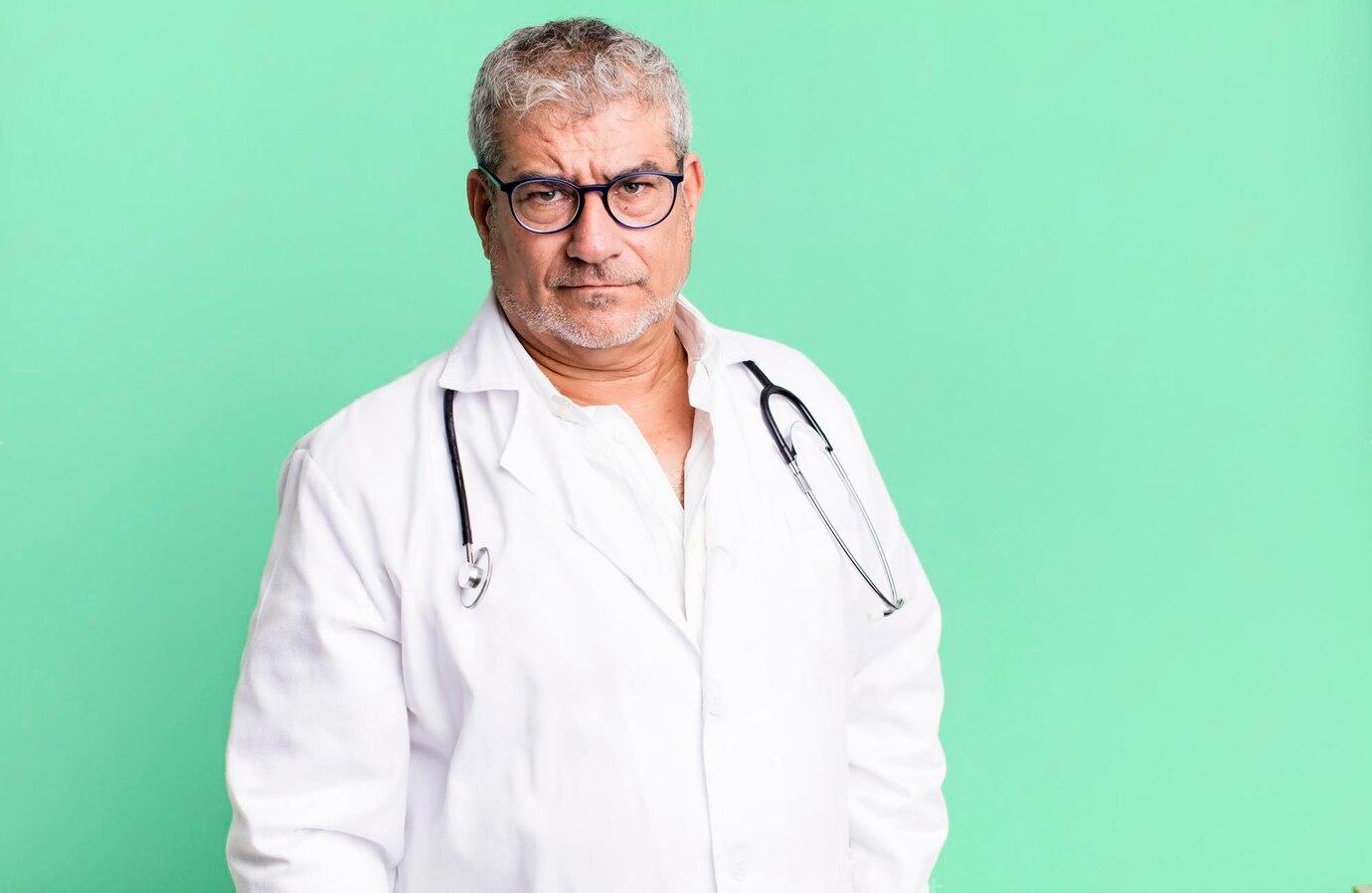 Особенности выбора медицинской одежды больших размеров