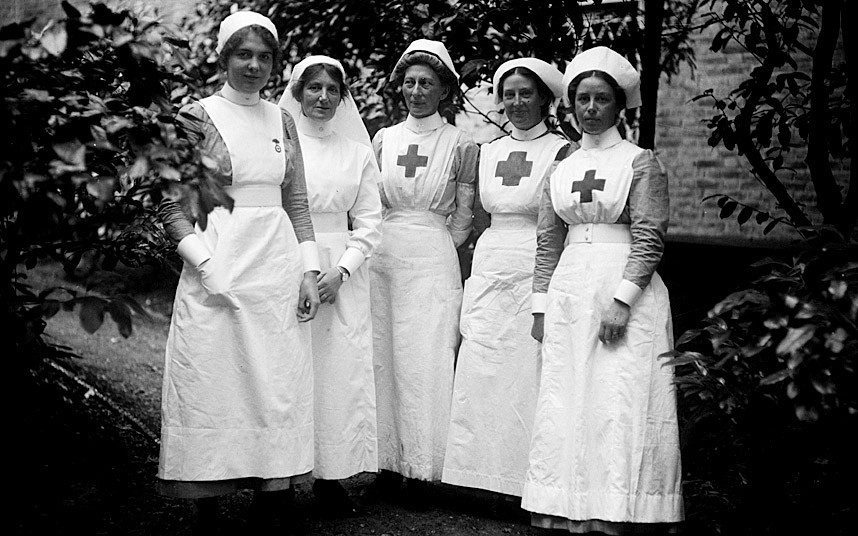 Почему в&nbsp;образах для медиков так мало юбок?