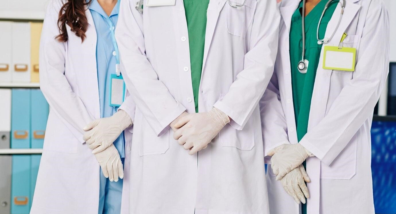 Не&nbsp;только больницы и&nbsp;клиники&nbsp;— где еще используется медицинская одежда?